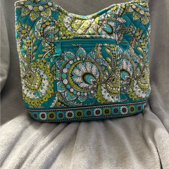 Vera Bradley Handbags - NWOT Vera Bradley Sherry Bag in Retired Peacock Print Med Size